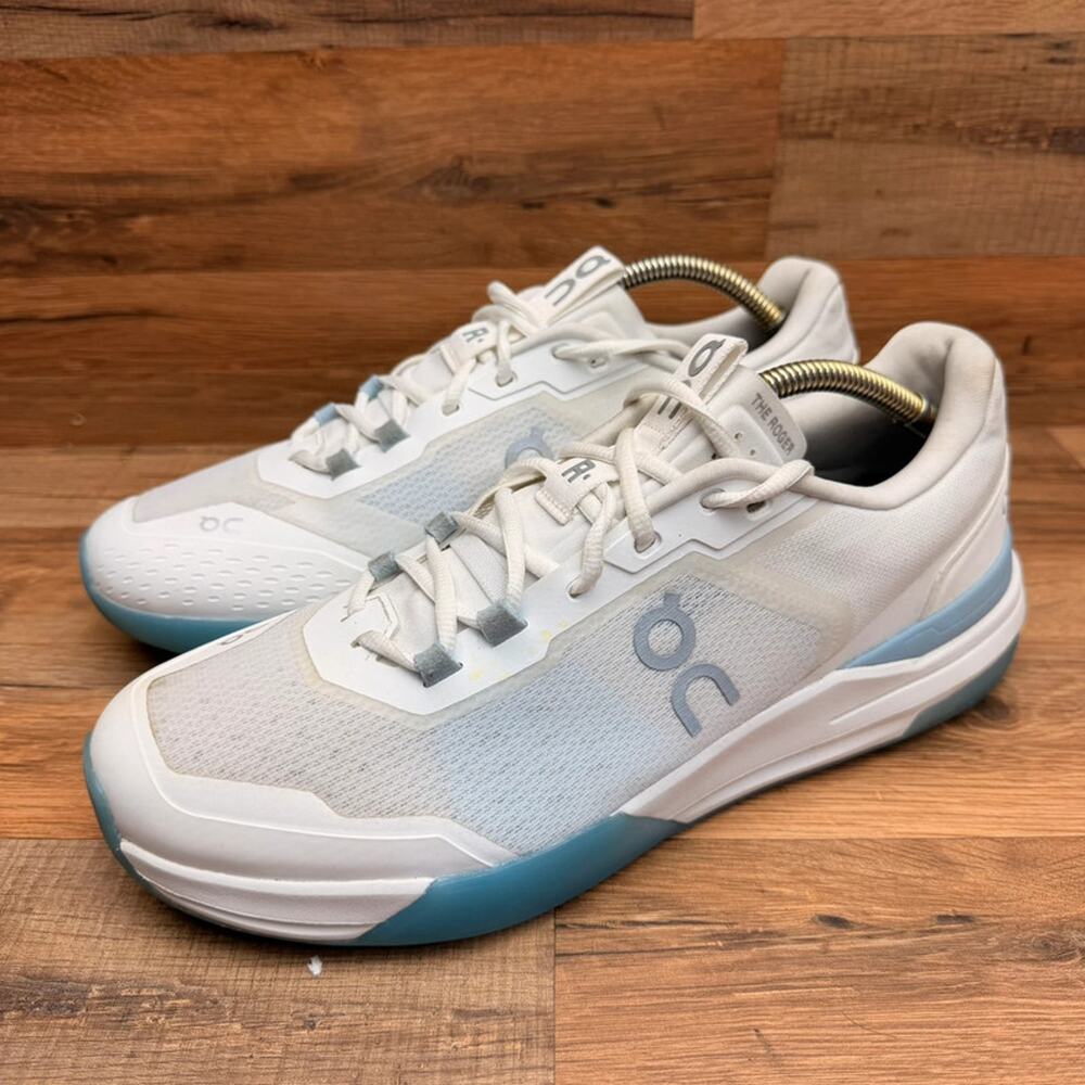 On The Roger Advantage Pro men size 11.5 White Chambray